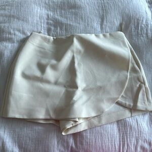 New Zara skirt/shorts  cream color